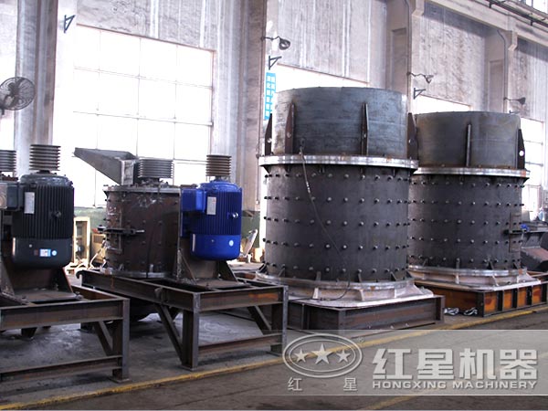 復合式破碎機生產(chǎn)車間