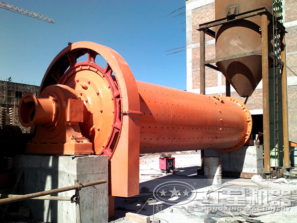 鐵礦石球磨機(jī)研磨現(xiàn)場