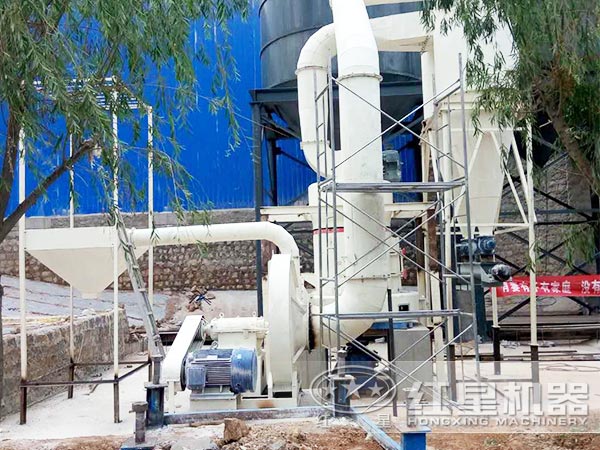 重晶石磨粉現(xiàn)場(chǎng)