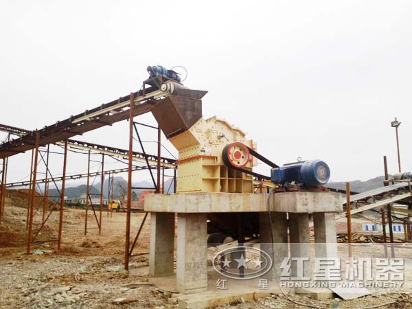 細(xì)碎機(jī)工作現(xiàn)場實(shí)拍