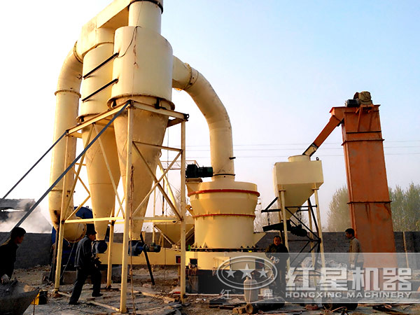 小型石頭磨粉機(jī)可以對(duì)多種物料進(jìn)行加工，適用于礦山、建材等領(lǐng)域