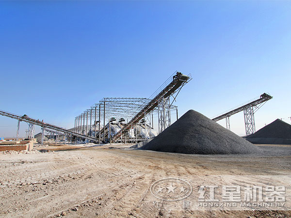 環(huán)保碎砂機(jī)作業(yè)現(xiàn)場(chǎng)