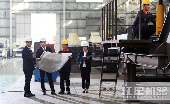 客戶參觀紅星制砂機車間