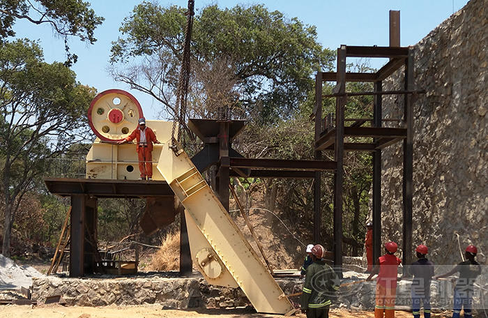 紅星工程師現(xiàn)場為客戶指導安裝制沙生產(chǎn)線