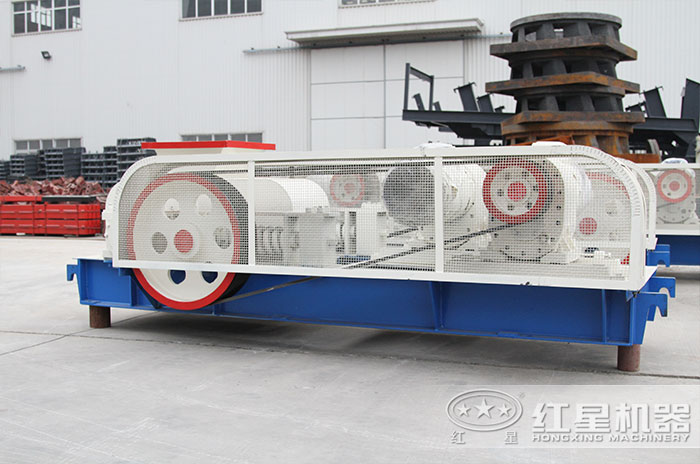 小型鵝卵石對(duì)輥式制砂機(jī)