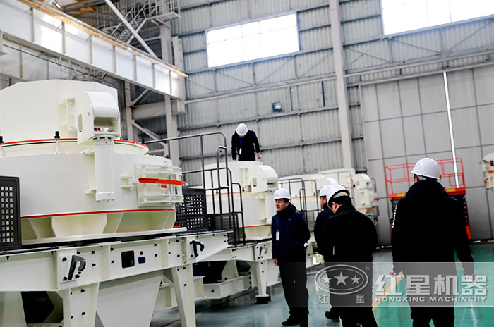 用戶參觀紅星小型鵝卵石制砂機(jī)