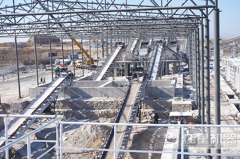 鄂式破碎機(jī)現(xiàn)場