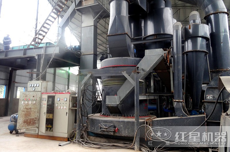 小型石粉加工機(jī)器應(yīng)用現(xiàn)場(chǎng)