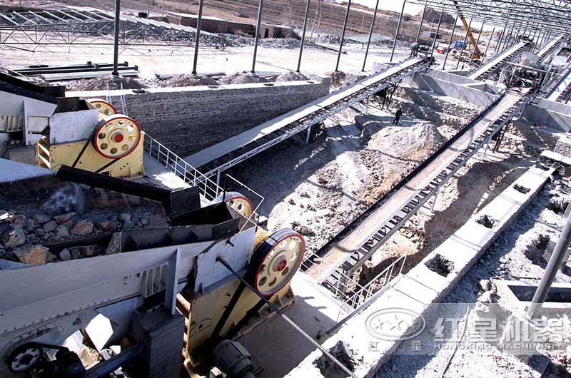 三門峽時產600噸花崗巖破碎現(xiàn)場