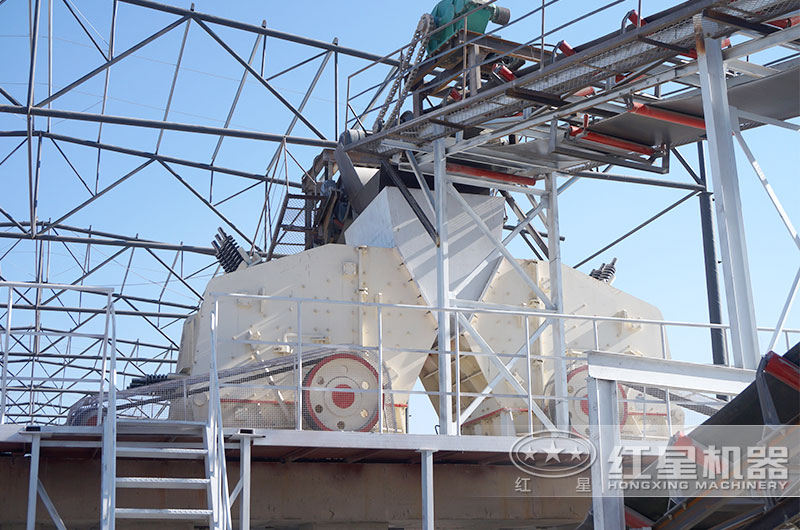 反擊式破碎機(jī)作業(yè)現(xiàn)場(chǎng)