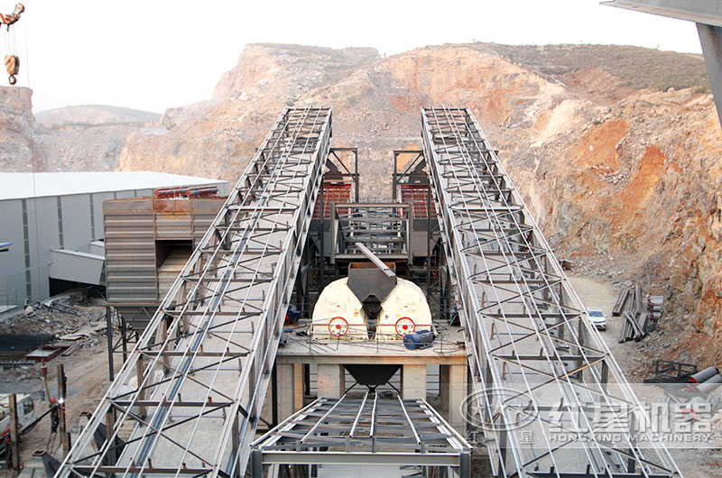 反擊式破碎機(jī)作業(yè)現(xiàn)場(chǎng)