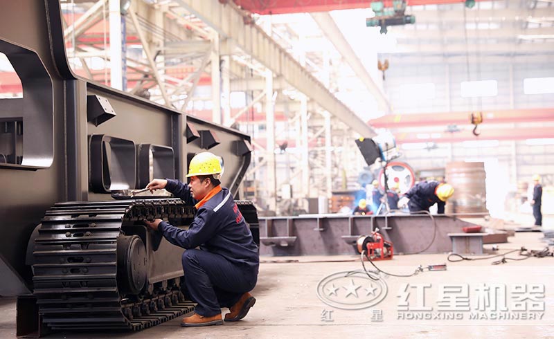 紅星機器建筑垃圾破碎設備生產車間