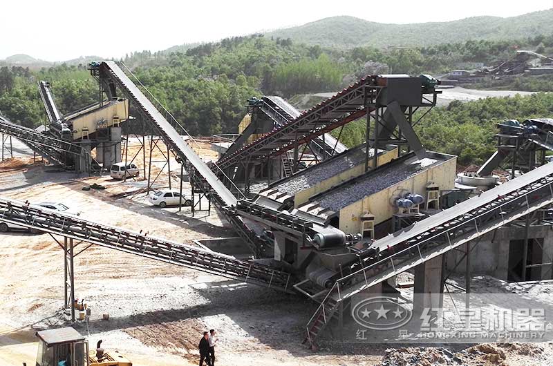 整套石子生產(chǎn)線(xiàn)現(xiàn)場(chǎng)